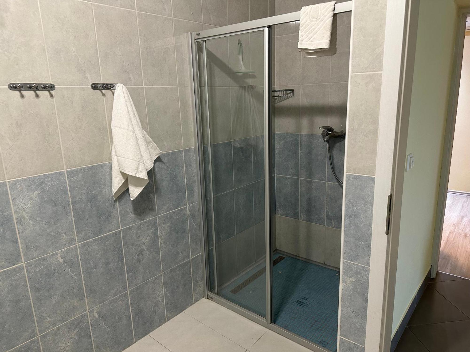 Spacious 1 Bedroom 4 Star Apartment, Mlini Buitenkant foto