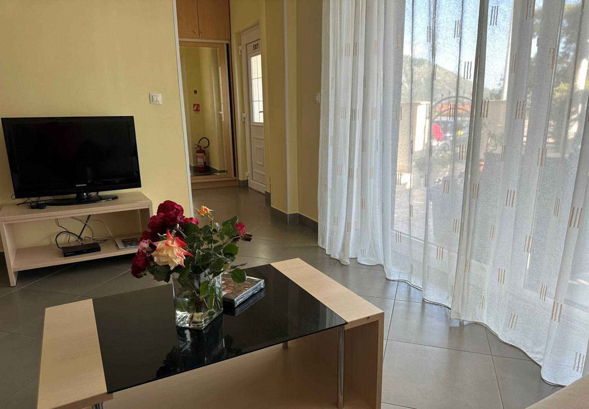 Spacious 1 Bedroom 4 Star Apartment, Mlini Buitenkant foto