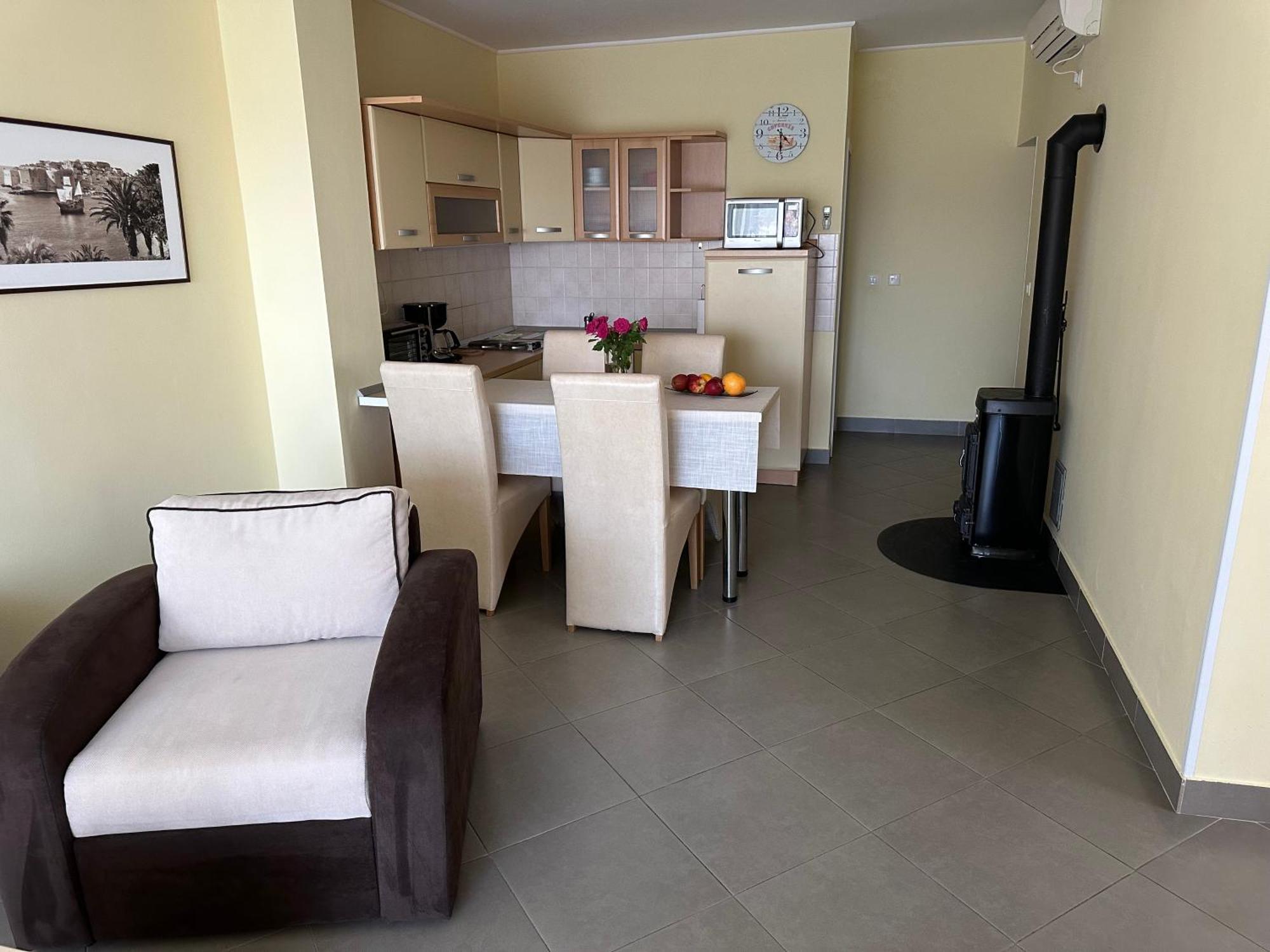 Spacious 1 Bedroom 4 Star Apartment, Mlini Buitenkant foto