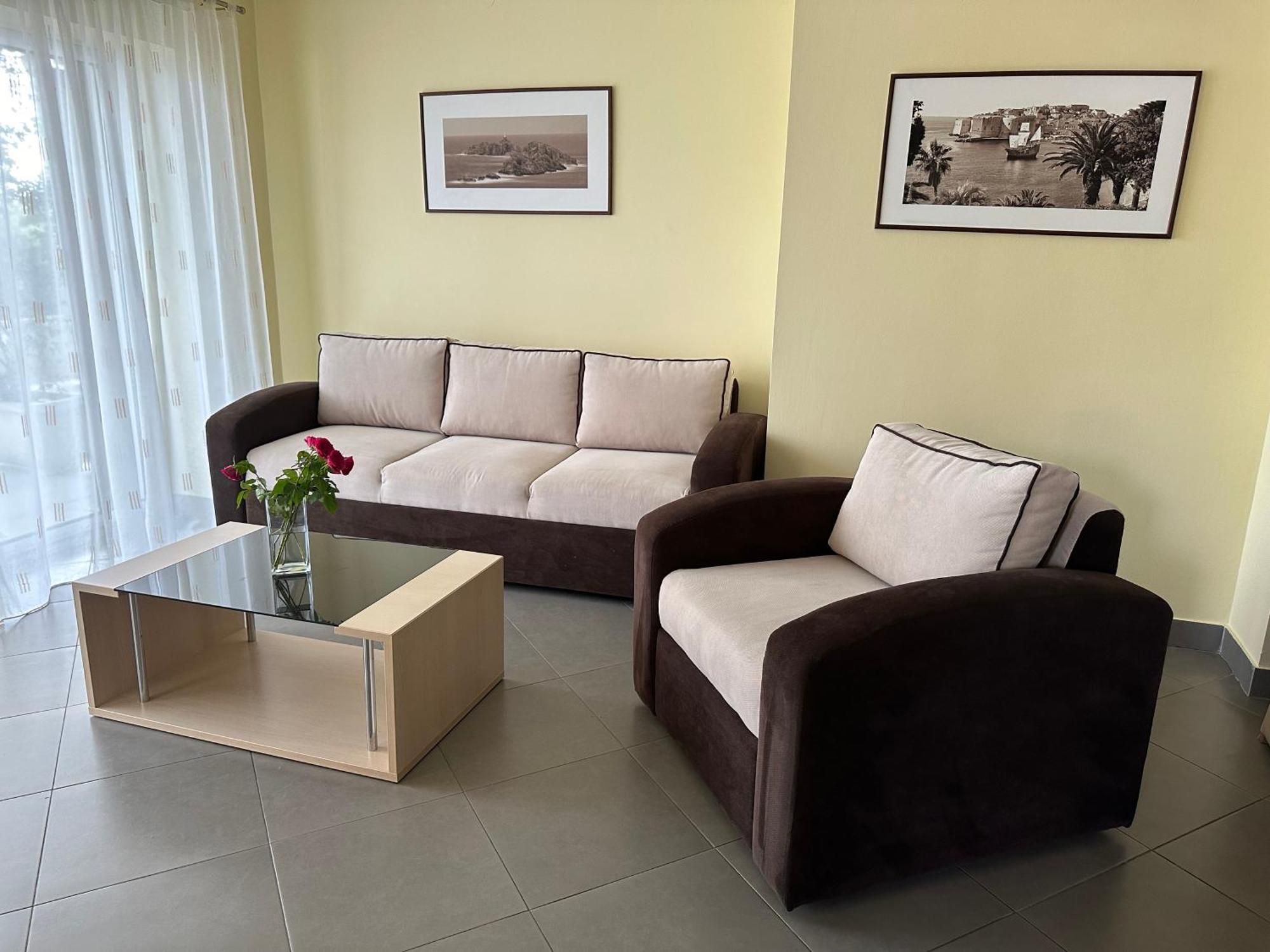 Spacious 1 Bedroom 4 Star Apartment, Mlini Buitenkant foto