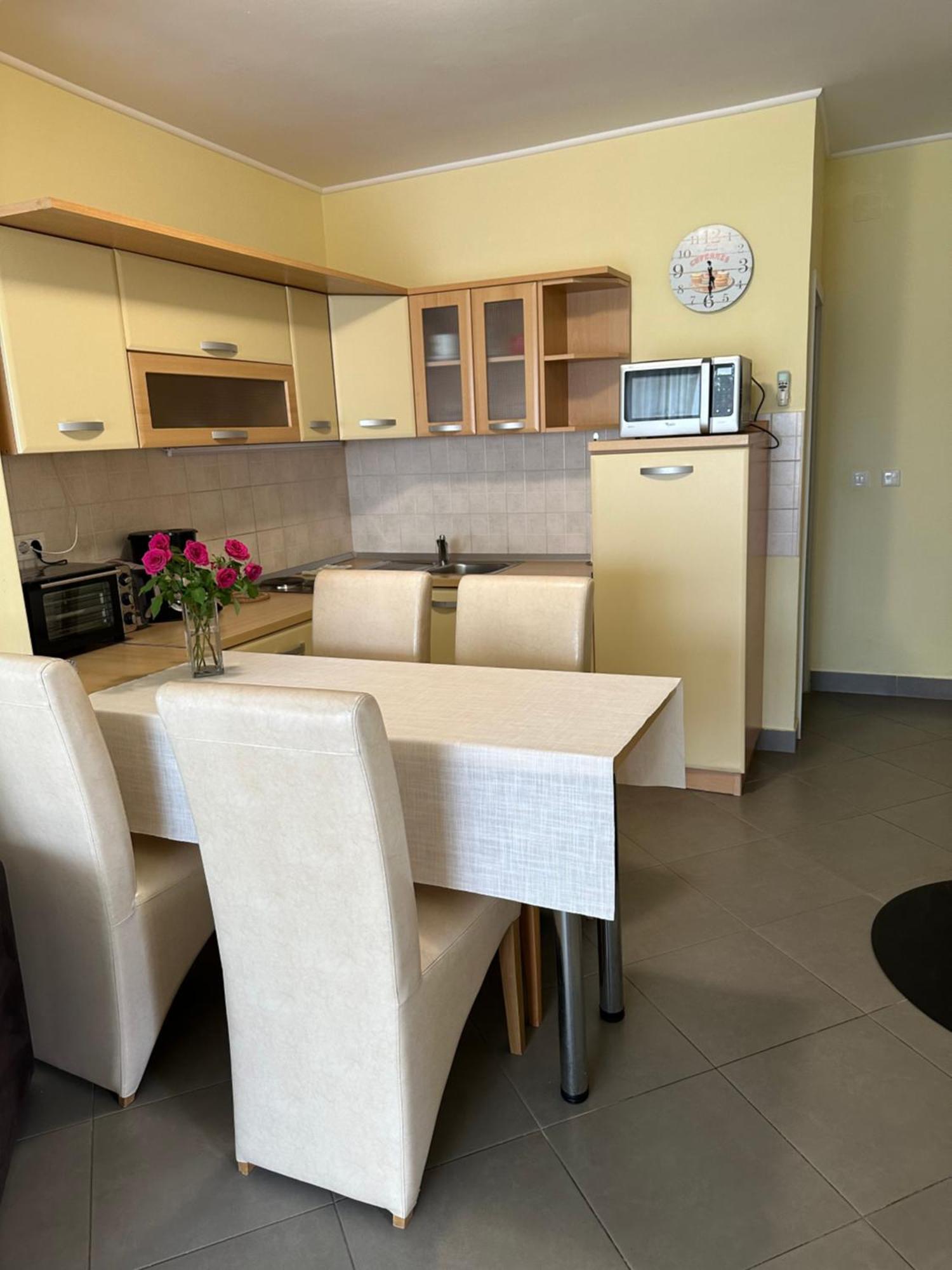 Spacious 1 Bedroom 4 Star Apartment, Mlini Buitenkant foto
