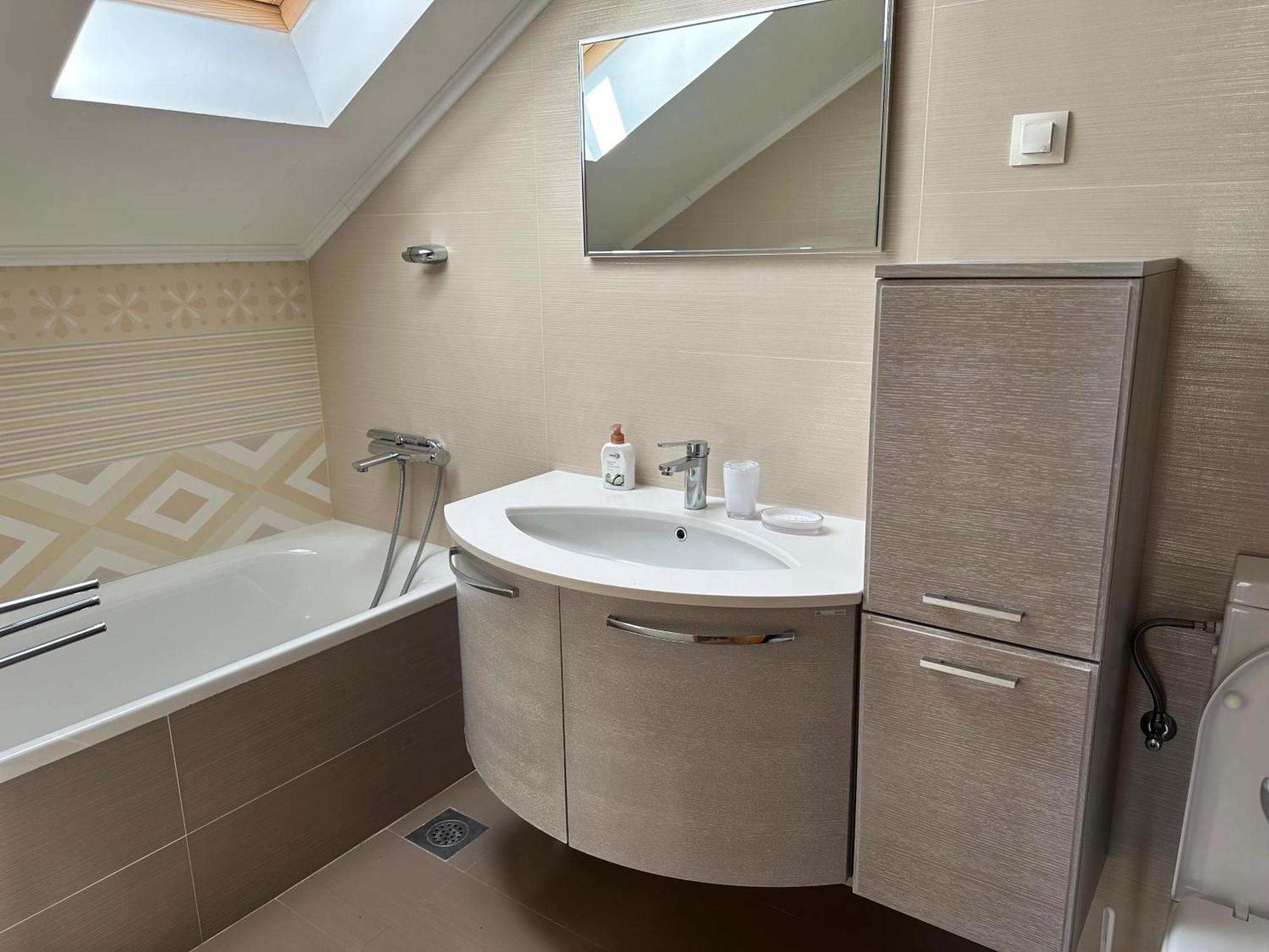 Spacious 1 Bedroom 4 Star Apartment, Mlini Buitenkant foto