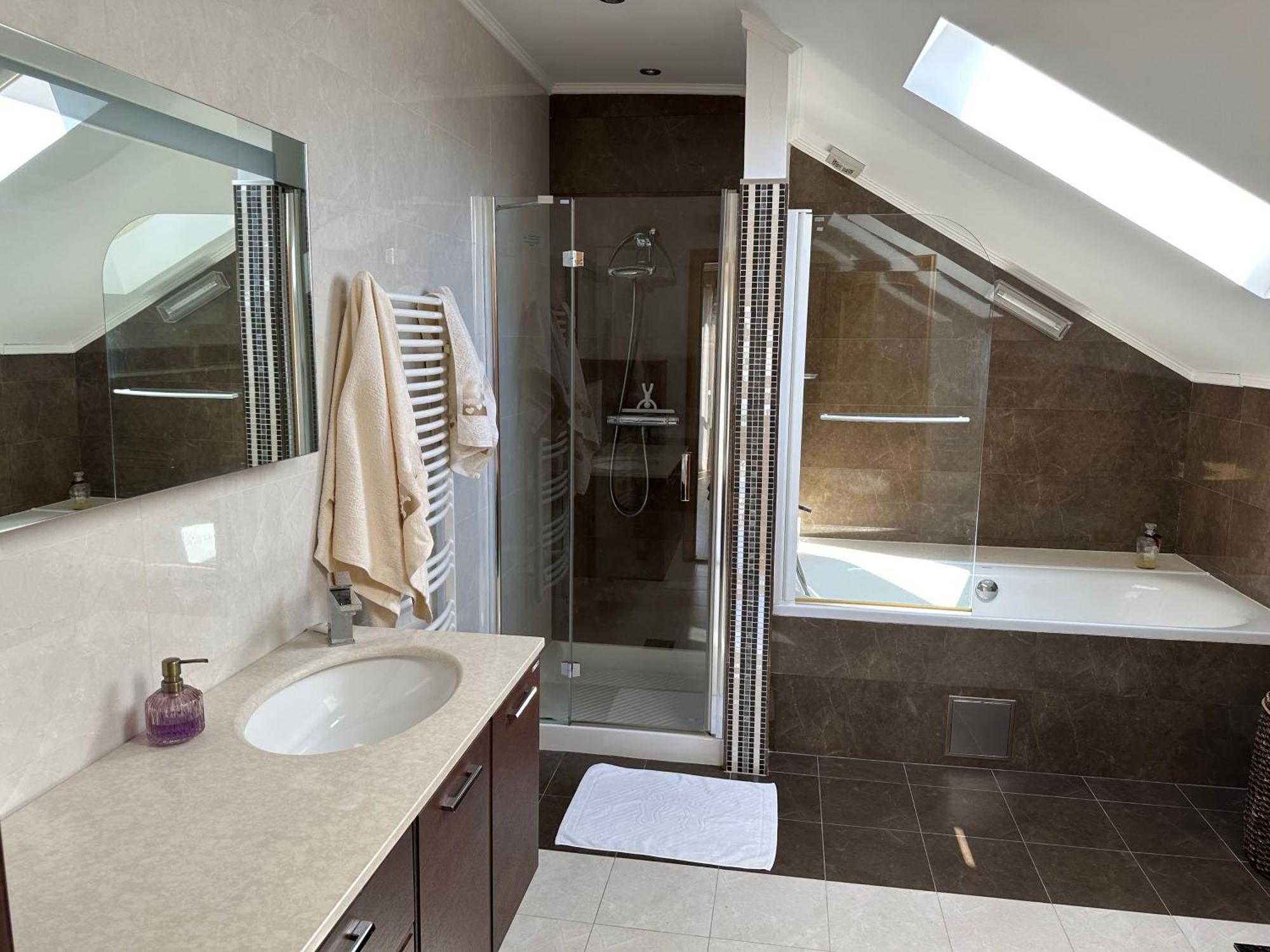 Spacious 1 Bedroom 4 Star Apartment, Mlini Buitenkant foto