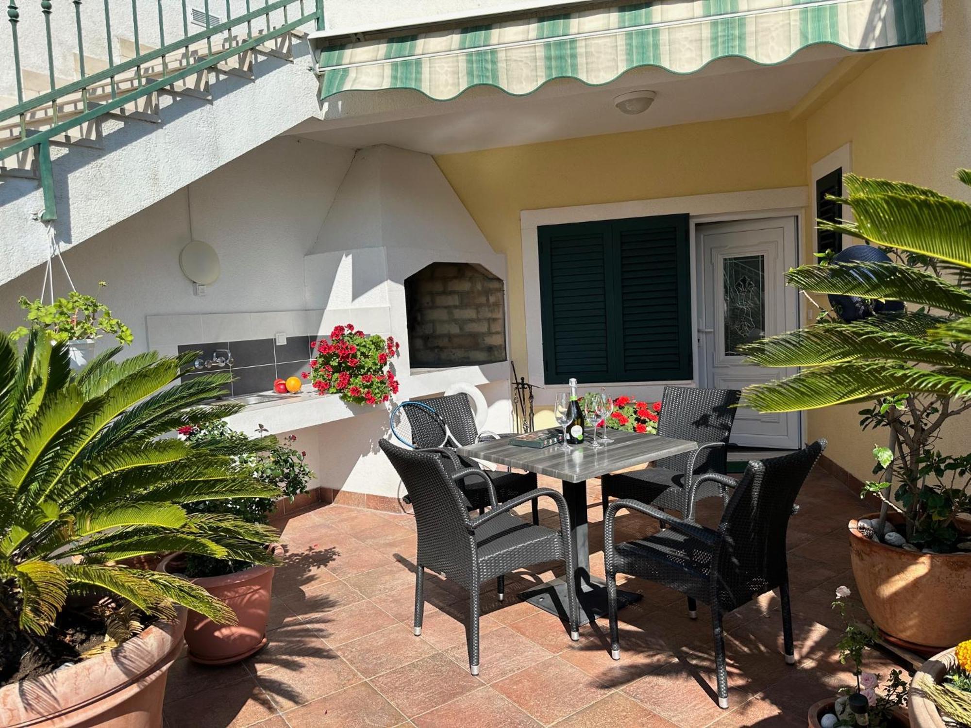 Spacious 1 Bedroom 4 Star Apartment, Mlini Buitenkant foto