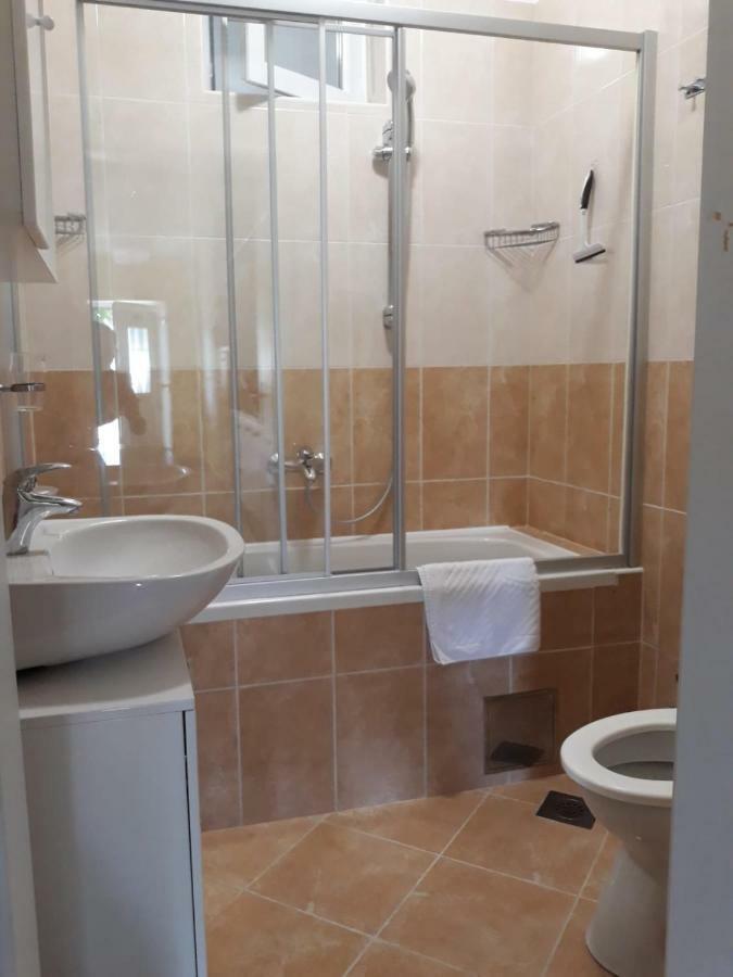 Spacious 1 Bedroom 4 Star Apartment, Mlini Buitenkant foto
